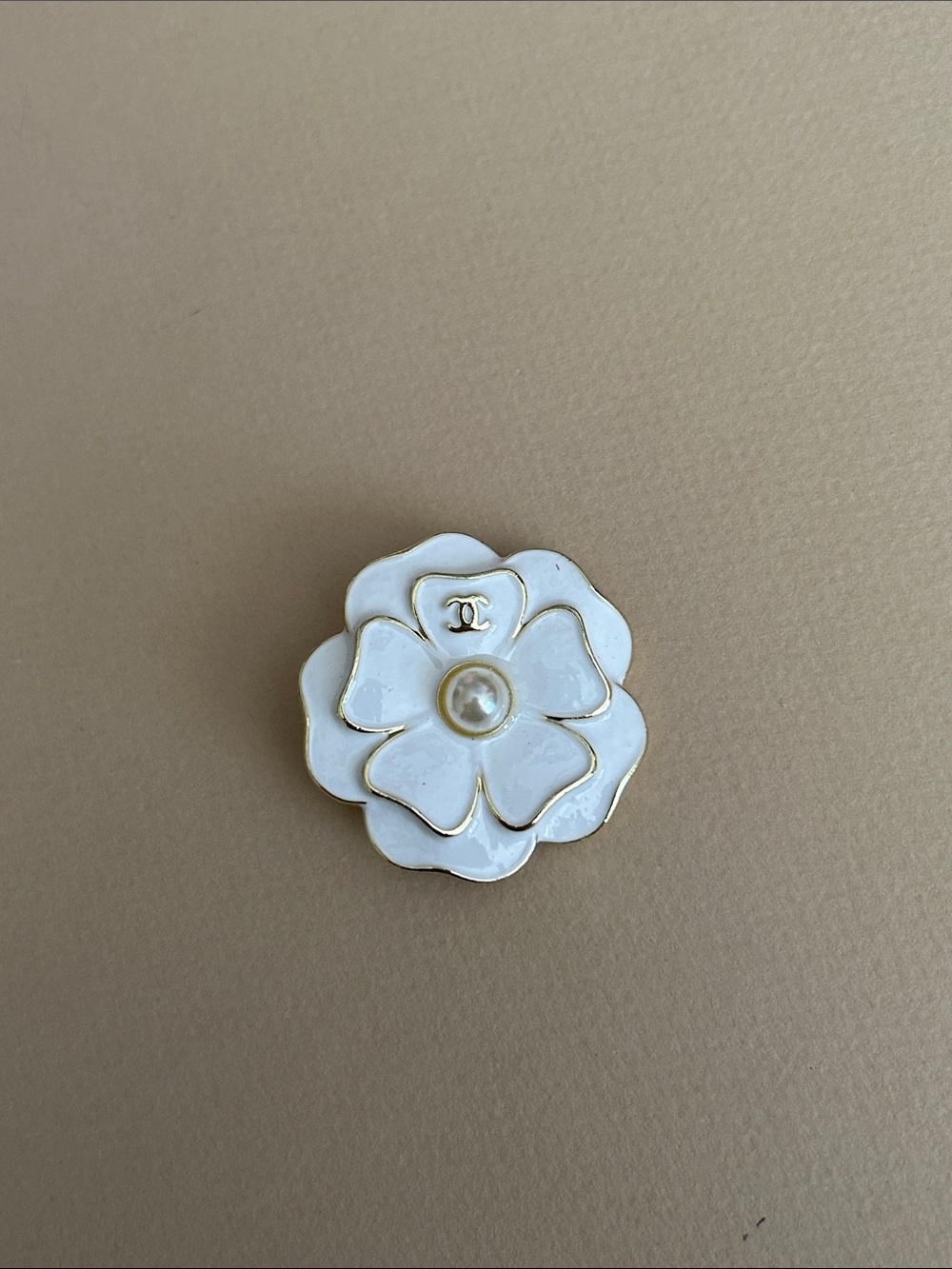 Chanel flower brooch L13